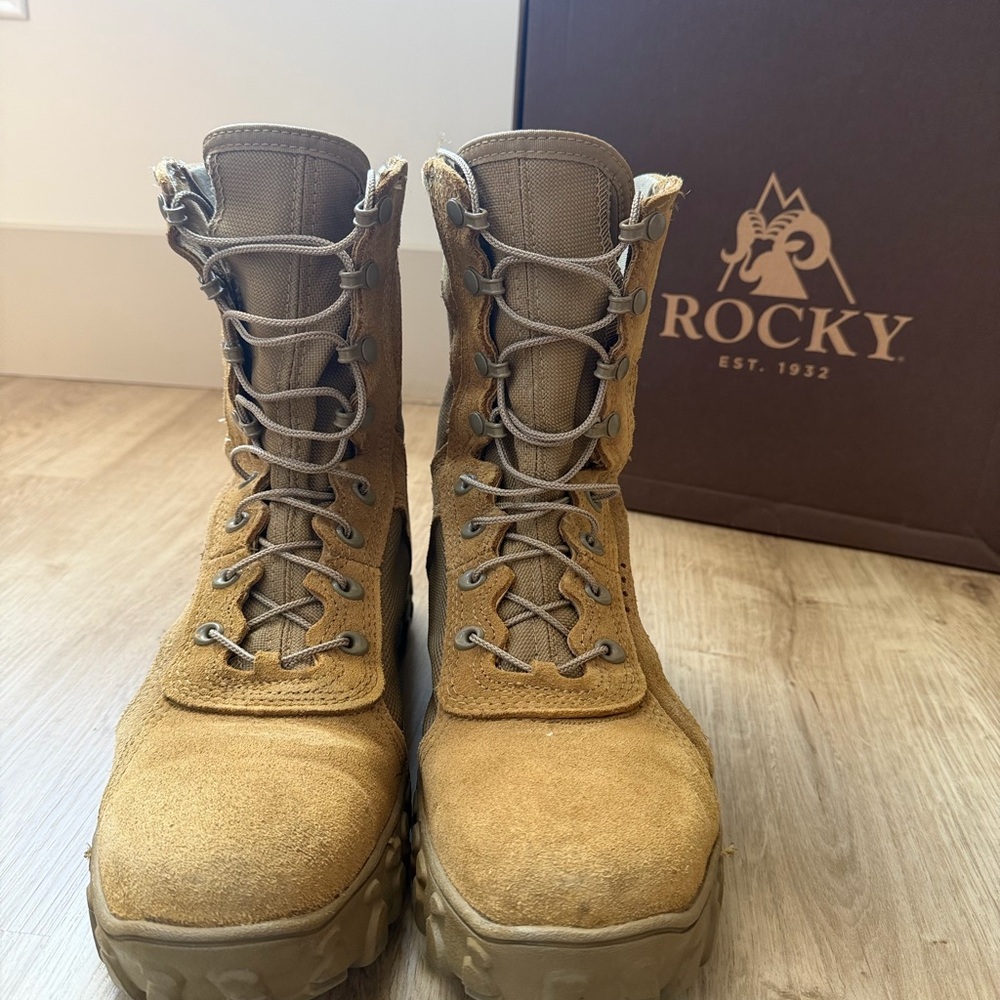 ROCKY S2V TACTICAL MILITARY BOOT with Steel Toe size 9.5 Men’s